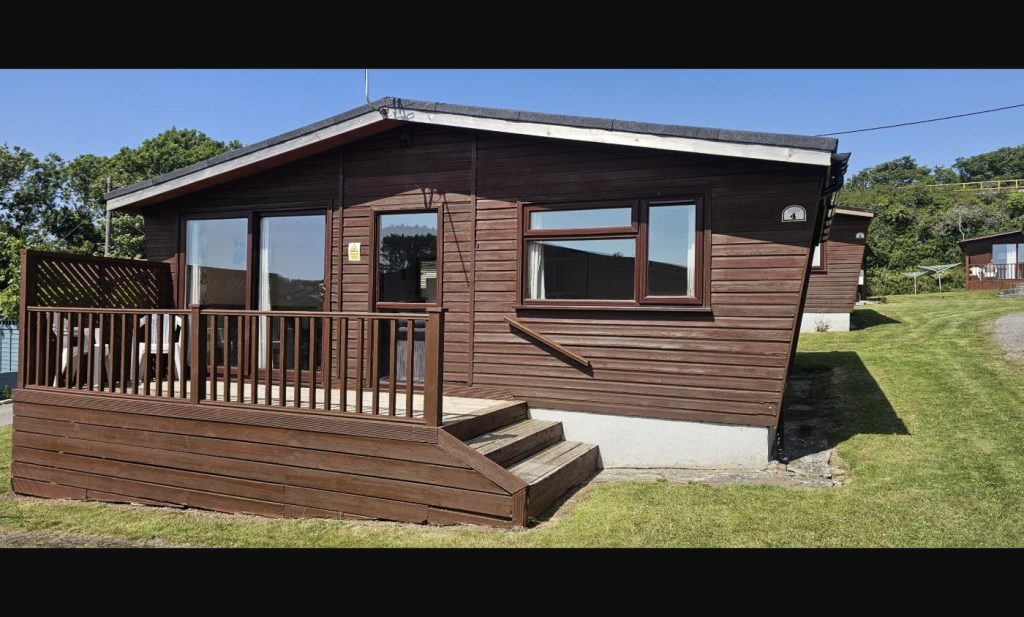 Cedar Chalet – 6 & 4 Berth